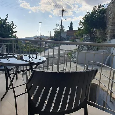 Lejlighed Chic Elegance Meets Village Gem *