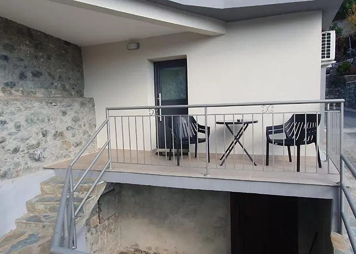 Chic Elegance Meets Village Gem Lägenhet